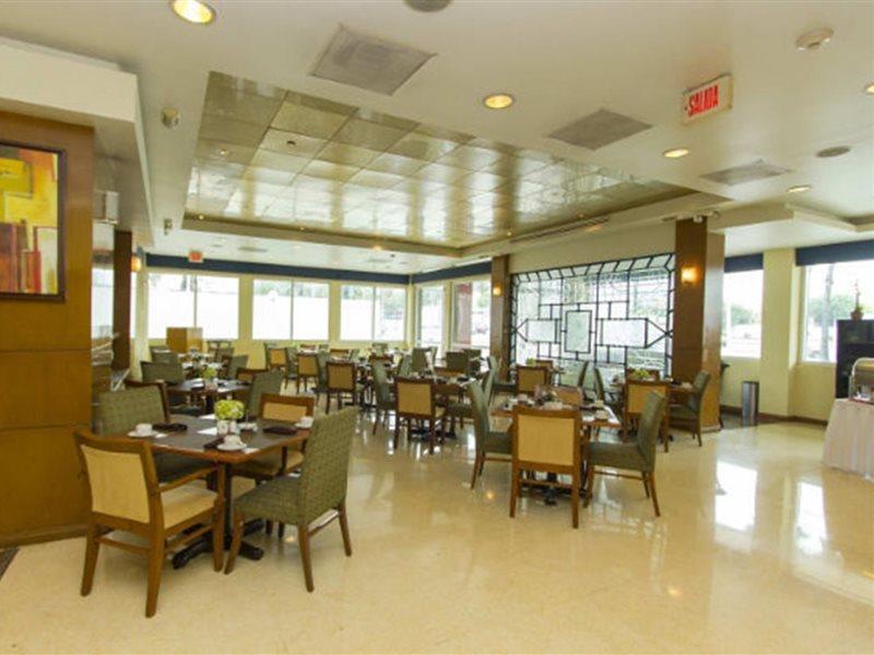 Hotel Courtyard San Jeronimo 4*